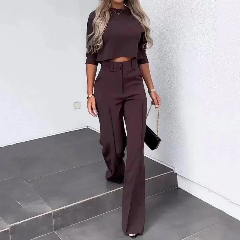 Damen Kombination aus cropped Oberteil und weit geschnittenen Hose