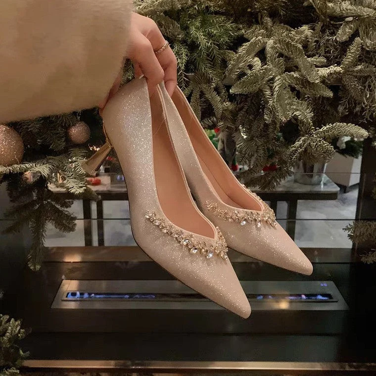 Damen Pumps mit funkelndem Strassbesatz und spitz zulaufendem Design