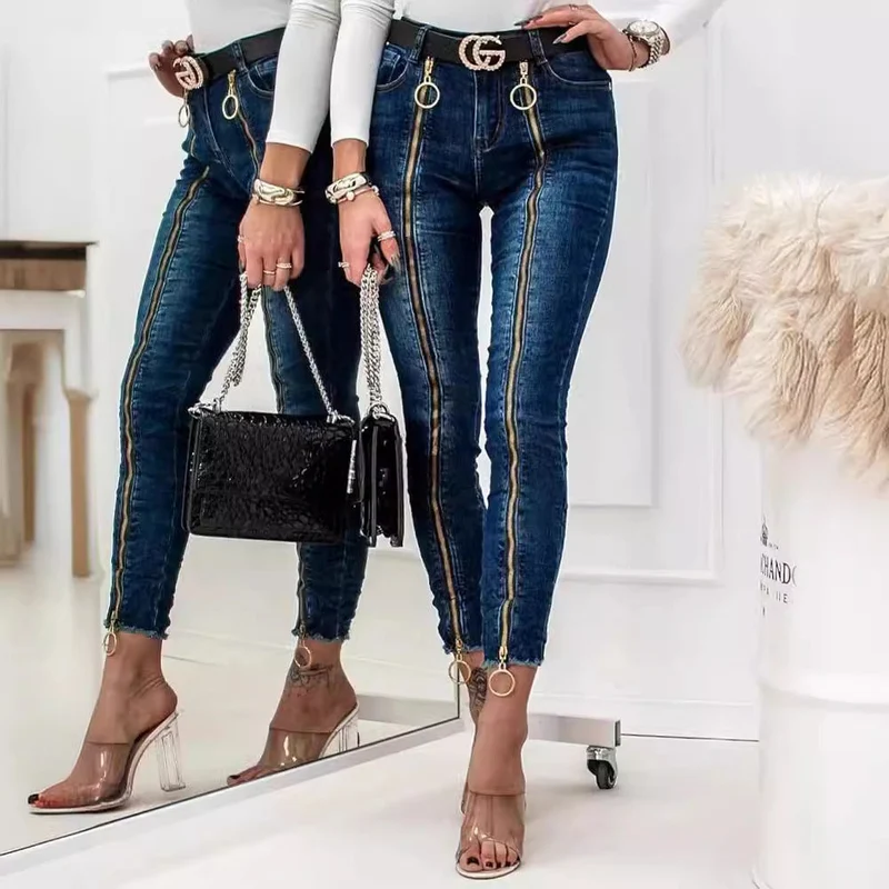 Damen High-Waist Jeans im modernen Design mit seitlichem Reißverschluss und Ring-Details