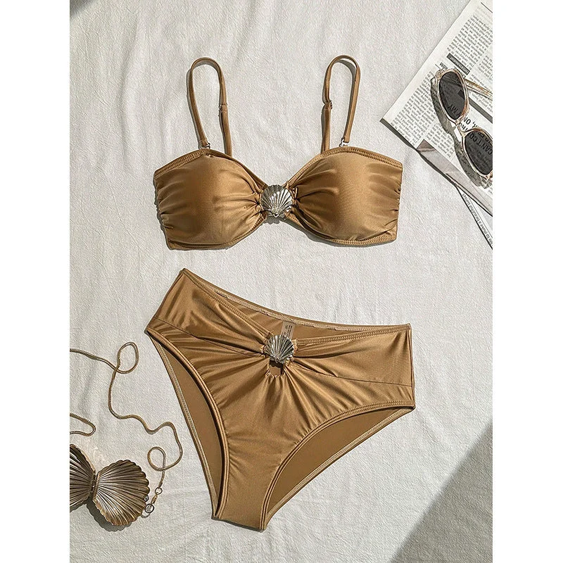 Damen Eleganter Bandeau-Bikini mit schimmernden Muschel-Details