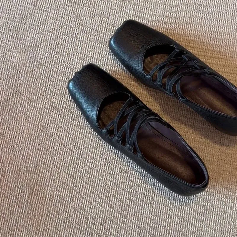 Damen Ballerina-Schuhe mit innovativer Riemenführung und weichem Leder