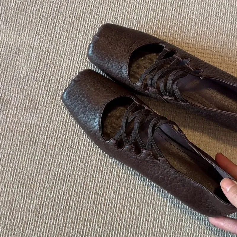Damen Ballerina-Schuhe mit innovativer Riemenführung und weichem Leder