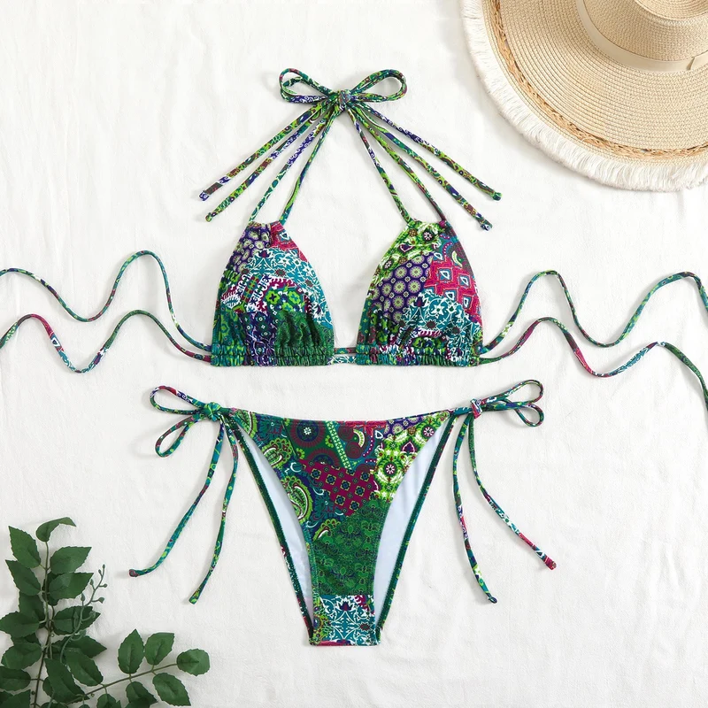 Damen Bikini-Set mit verspieltem BindNord Taschenand und buntem Muster