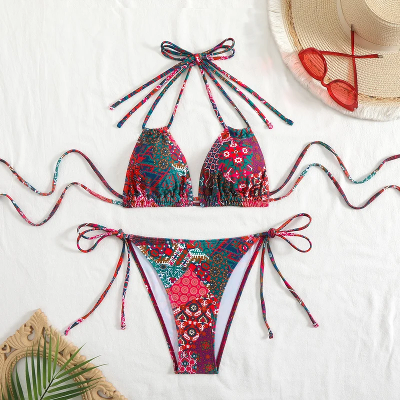 Damen Bikini-Set mit verspieltem BindNord Taschenand und buntem Muster