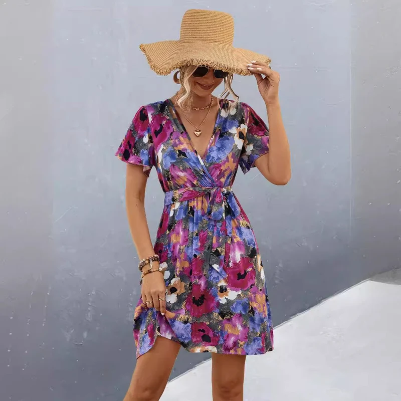 Damen Wickelkleid mit floralem Muster und schwingendem Rock