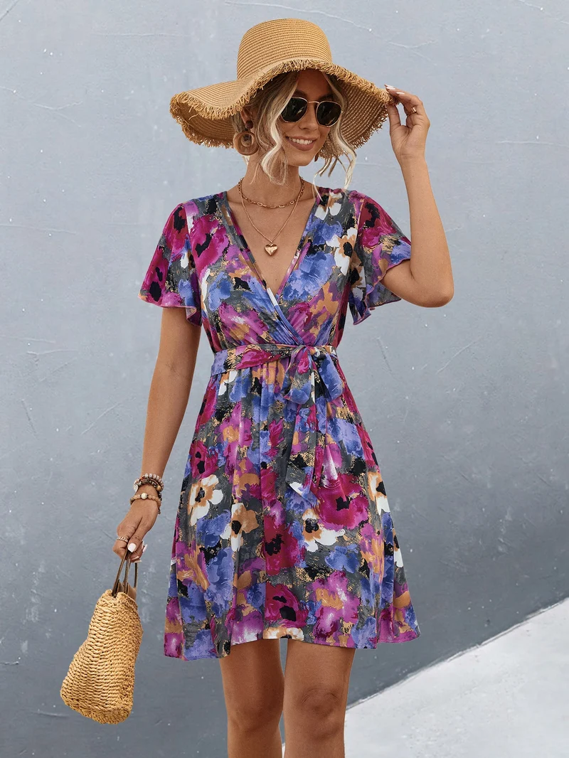 Damen Wickelkleid mit floralem Muster und schwingendem Rock