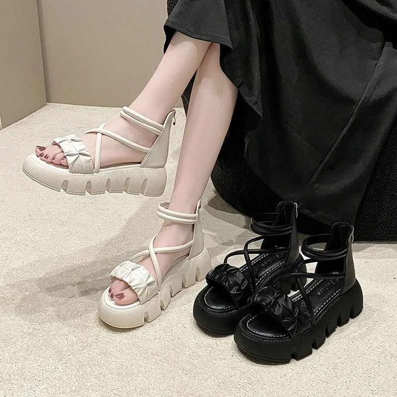 Damen modische Keilsandalen mit raffiniertem Riemendesign