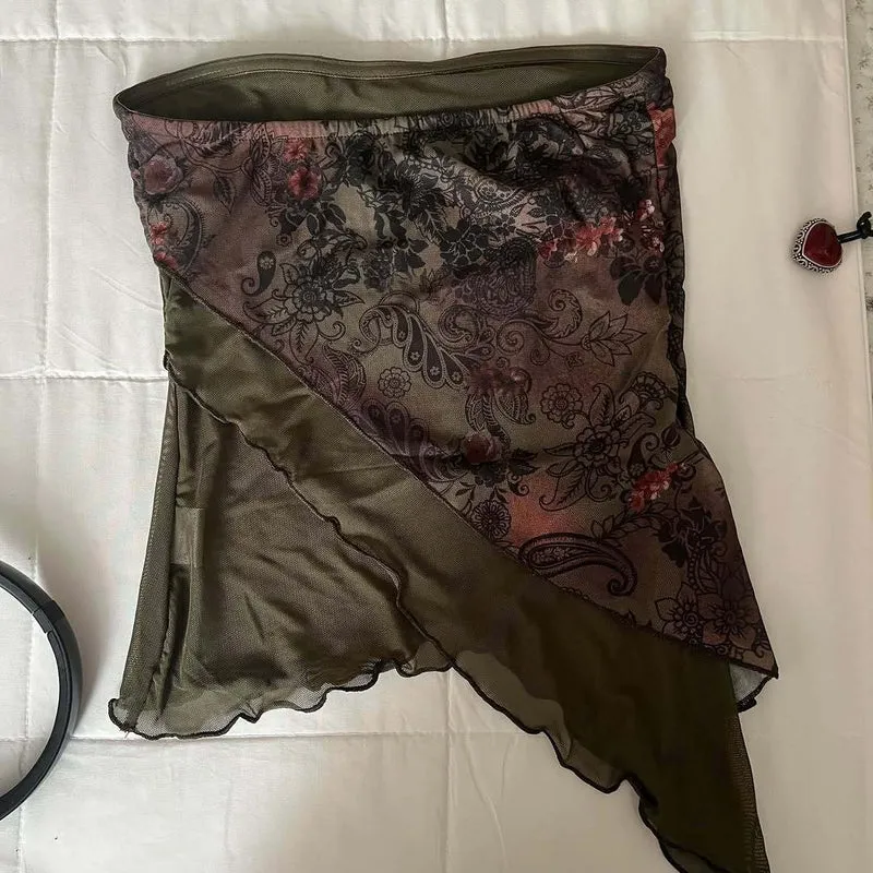 Damen Raffiniertes Oberteil mit floralem Design und asymmetrischem Schnitt Nord Taschen
