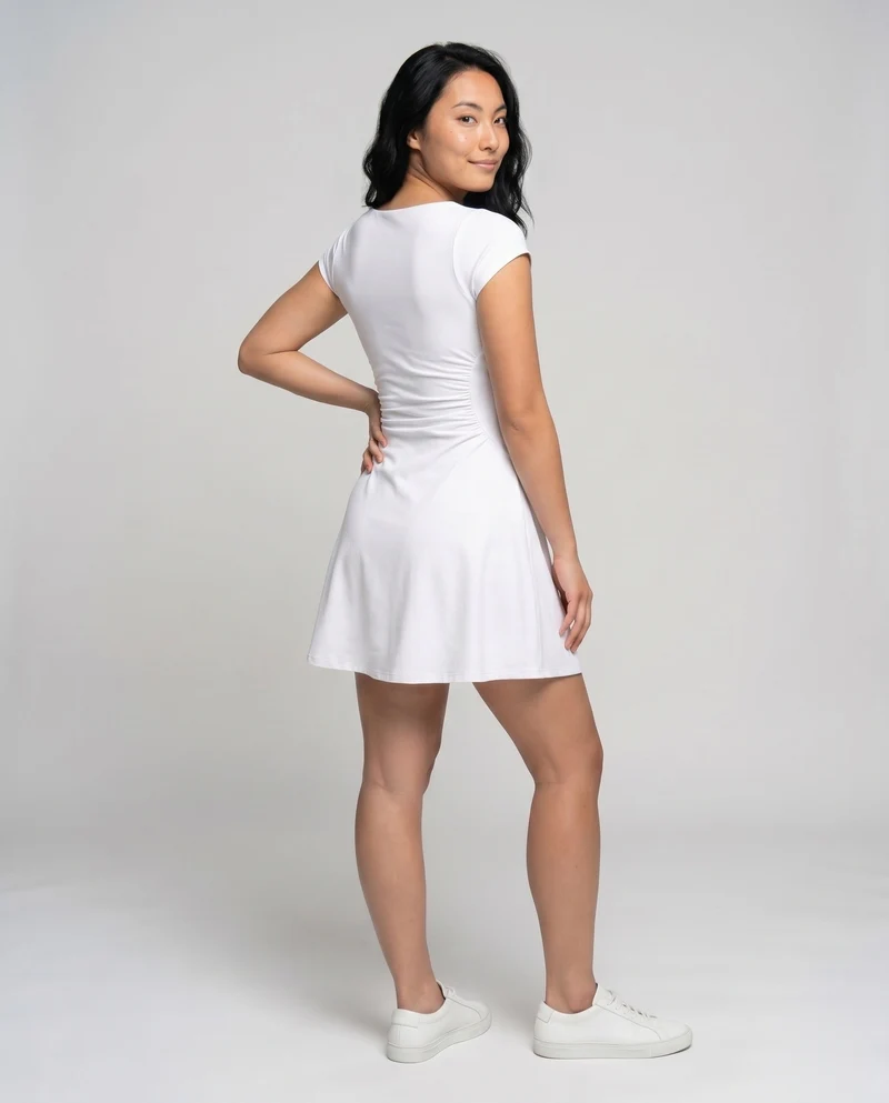 Damen Mini-Kleid mit weitem Rock und taillierter Passform