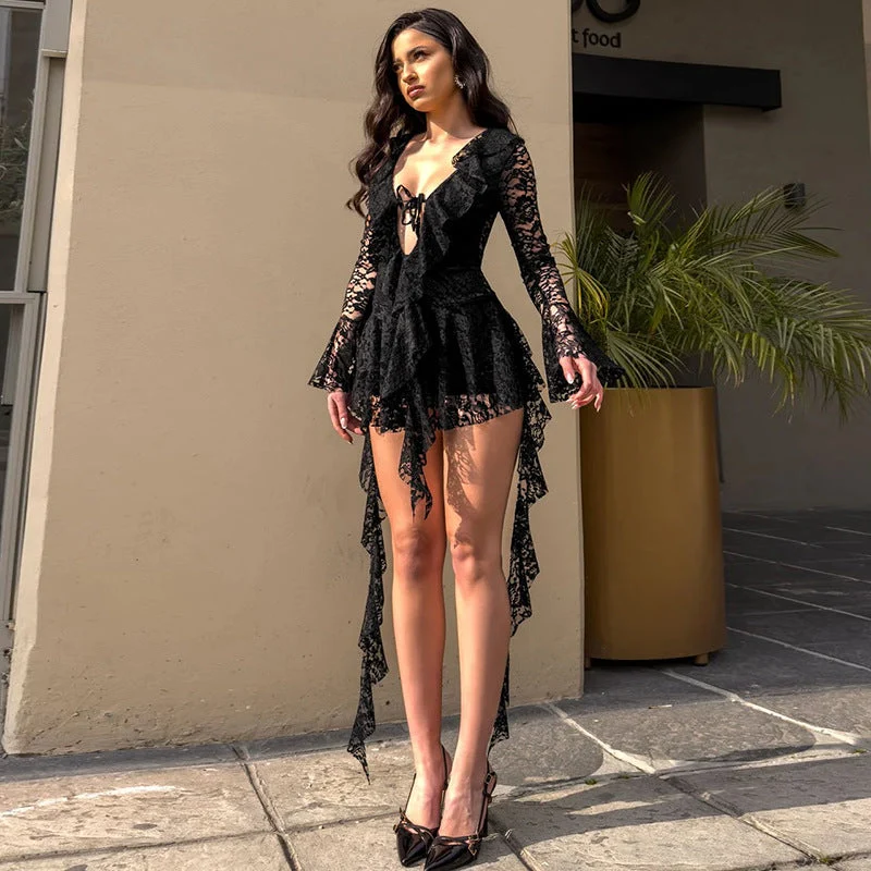 Damen verspielt und romantisches Spitzenkleid mit Rüschendetails und tiefem Ausschnitt