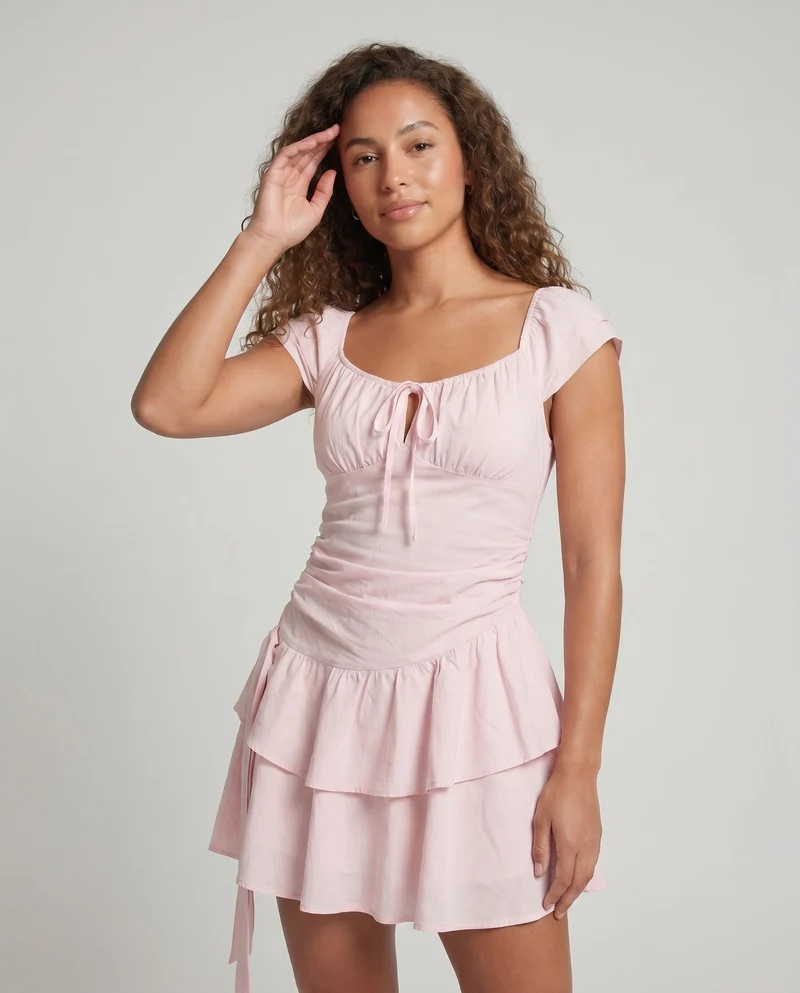 Damen Luftiges Minikleid mit Rüschensaum und seitlicher Schnürung