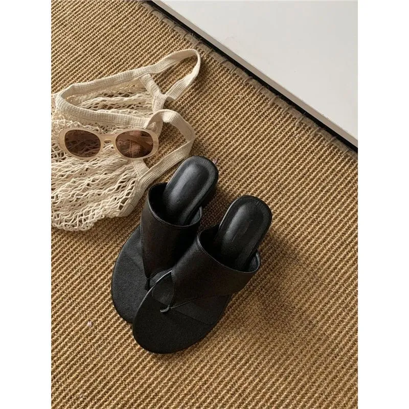 Damen elegante Wedge-Sandalen mit modernem Riemendesign