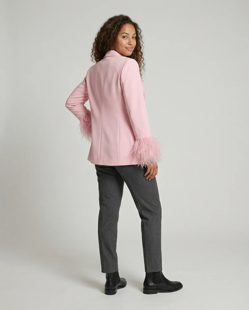 Damen eleganter Blazer mit auffälligen Federärmel