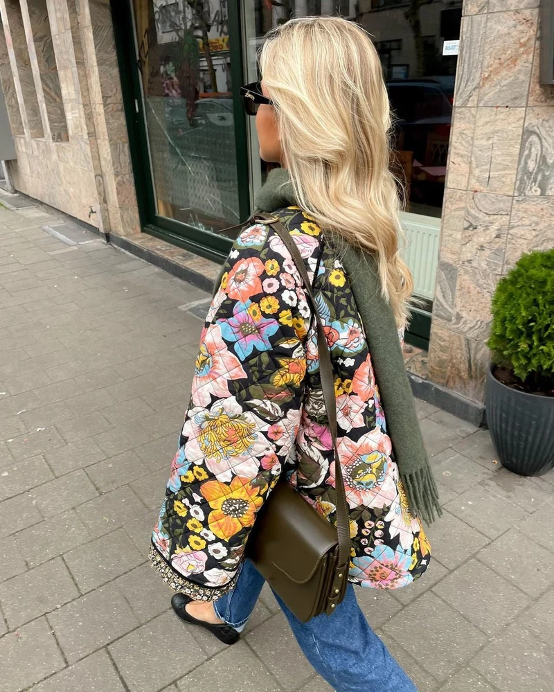 Blumengemusterte WendNord Taschenlouson Wärme und Stil in Einem Boho-design