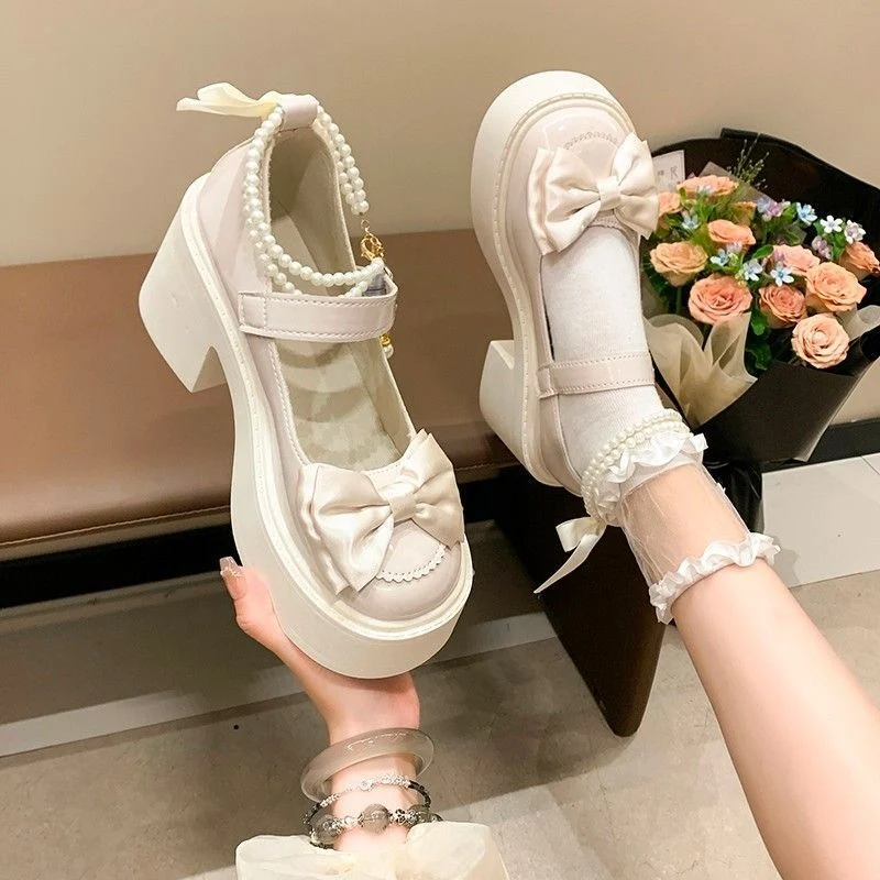 Damen Plateauschuhe mit dekorativem Perlenriemen und Schleifendetail