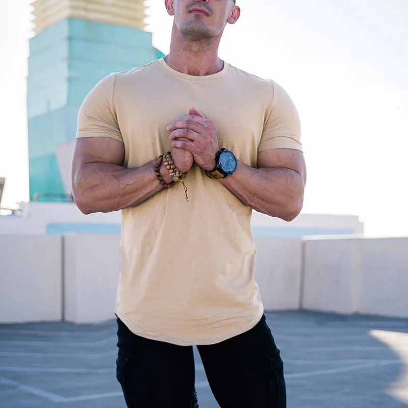 Herren nan figurbetontes Kurzarmshirt aus elastischem Baumwollmix mit verlängertem Saum