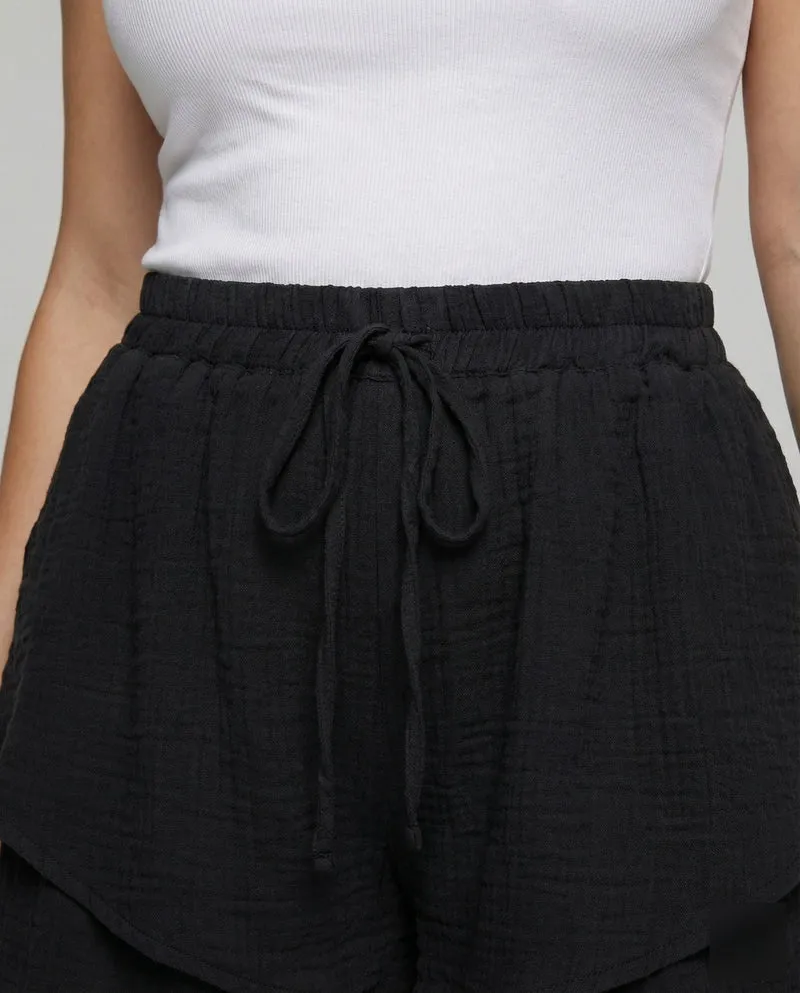 Damen nan luftige Krepp-Shorts im Lagenlook mit doppeltem Volant, elastischem Bund und Bindekordel Nord Taschen