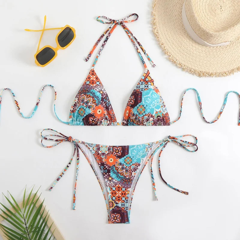 Damen Triangel-Bikini-Set mit verspieltem Blumenmuster und feinen BindNord Taschenändern