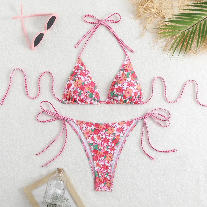 Damen Triangel-Bikini-Set mit verspieltem Blumenmuster und feinen BindNord Taschenändern