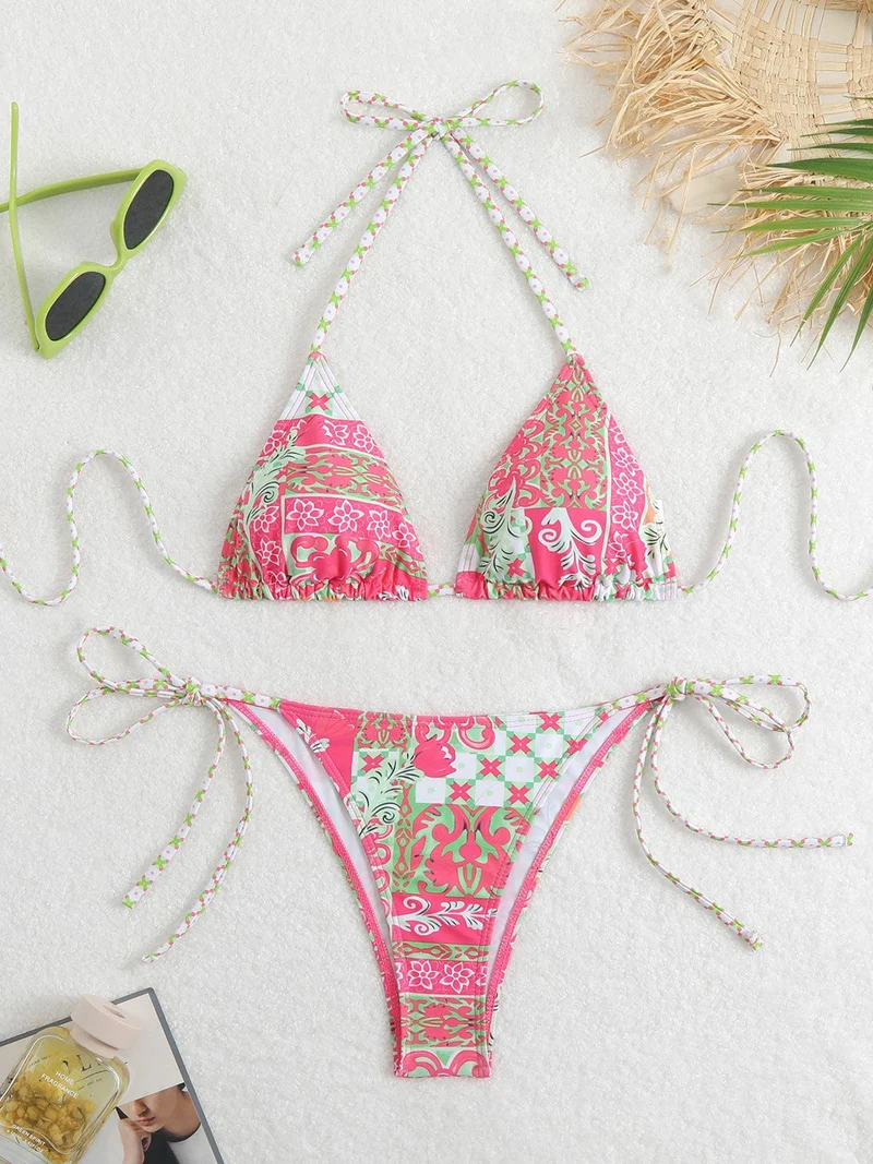 Damen Triangel-Bikini-Set mit verspieltem Blumenmuster und feinen BindNord Taschenändern