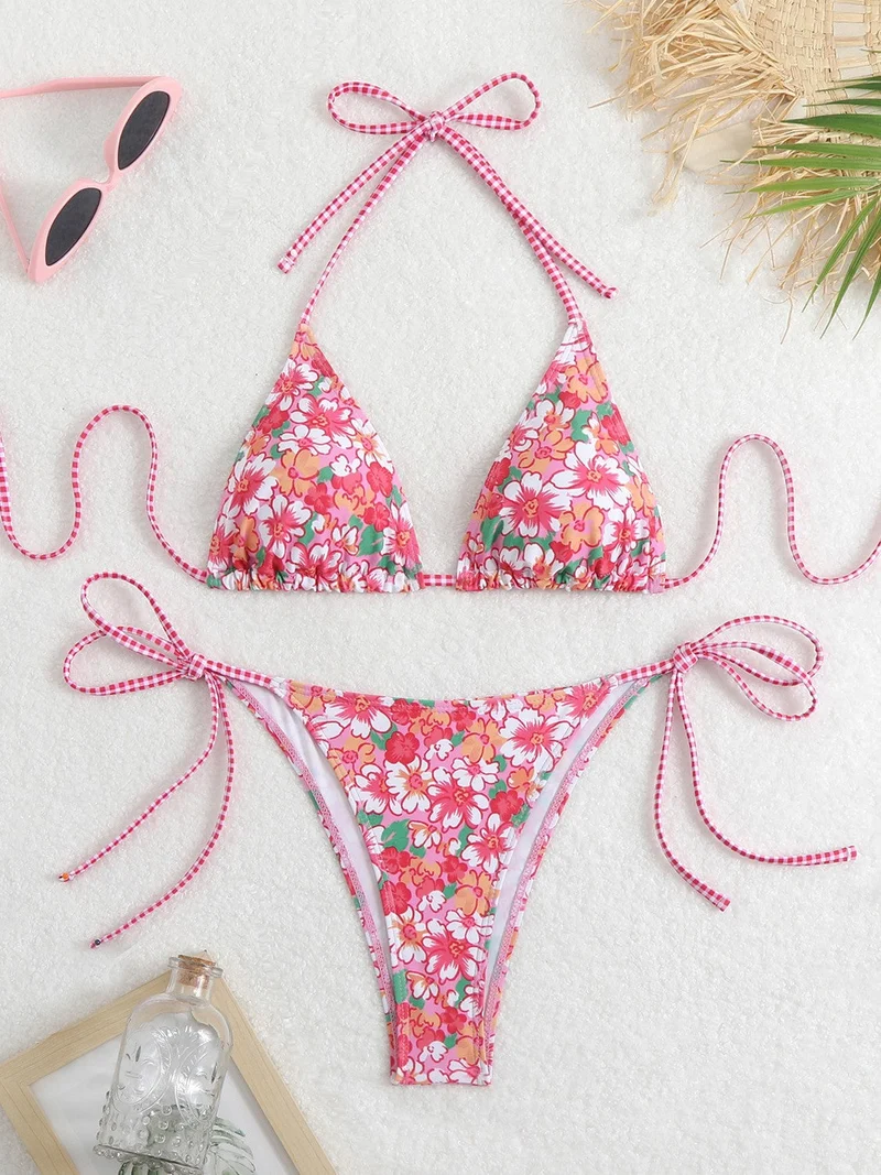 Damen Triangel-Bikini-Set mit verspieltem Blumenmuster und feinen BindNord Taschenändern