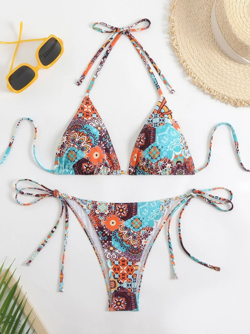 Damen Triangel-Bikini-Set mit verspieltem Blumenmuster und feinen BindNord Taschenändern