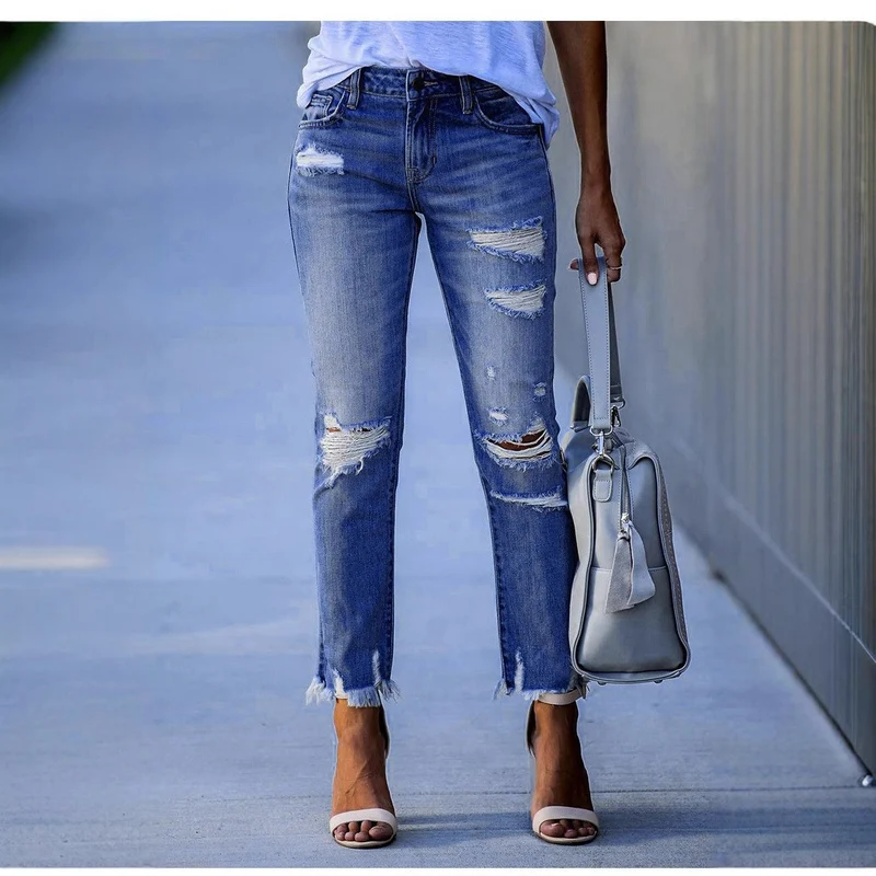 Damen Ripped Jeans im modernen Vintage-Look mit fransigen Säumen