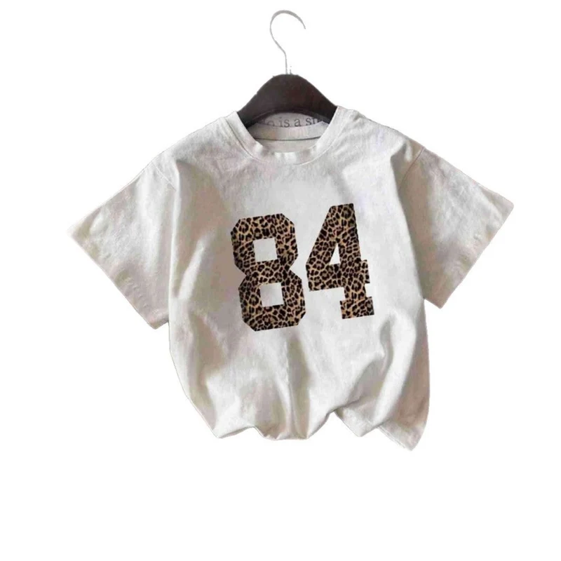 Damen T-Shirt mit kreativem Schriftzug im modernen Graffiti-Stil Nord Taschen