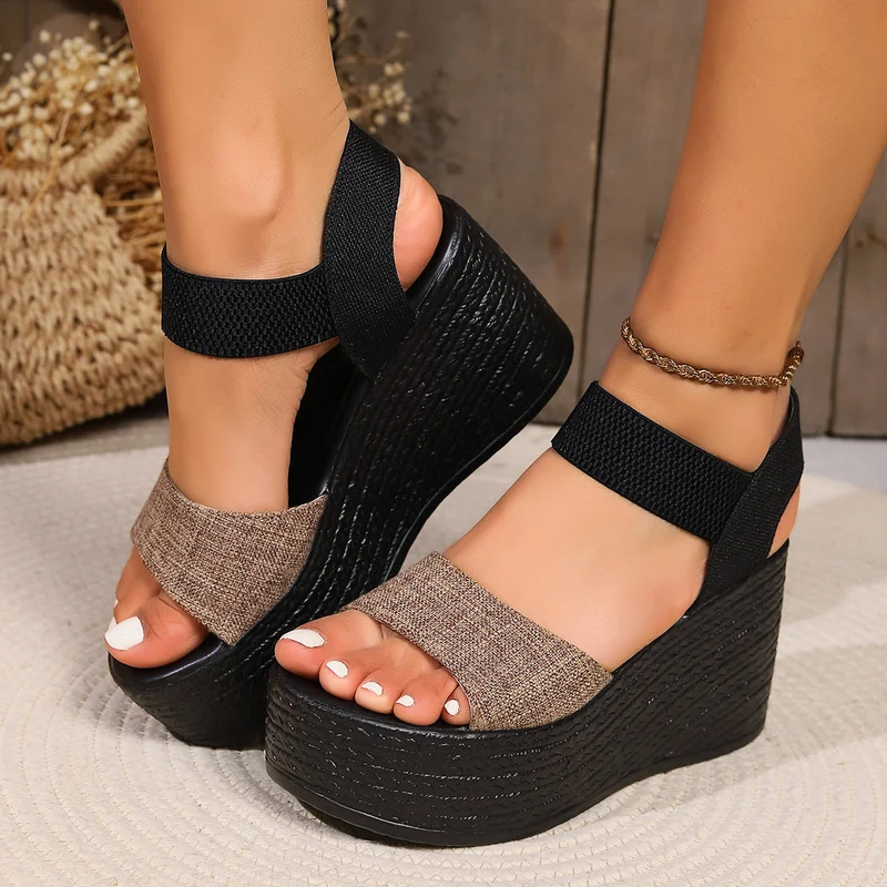 Damen Wedge-Sandalen mit elastischen Riemen und modernem Design Nord Taschen