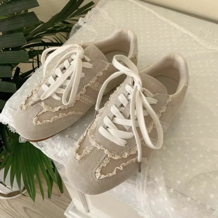 Damen Sneaker mit verspieltem Spitzen-Design und komfortabler Sohle
