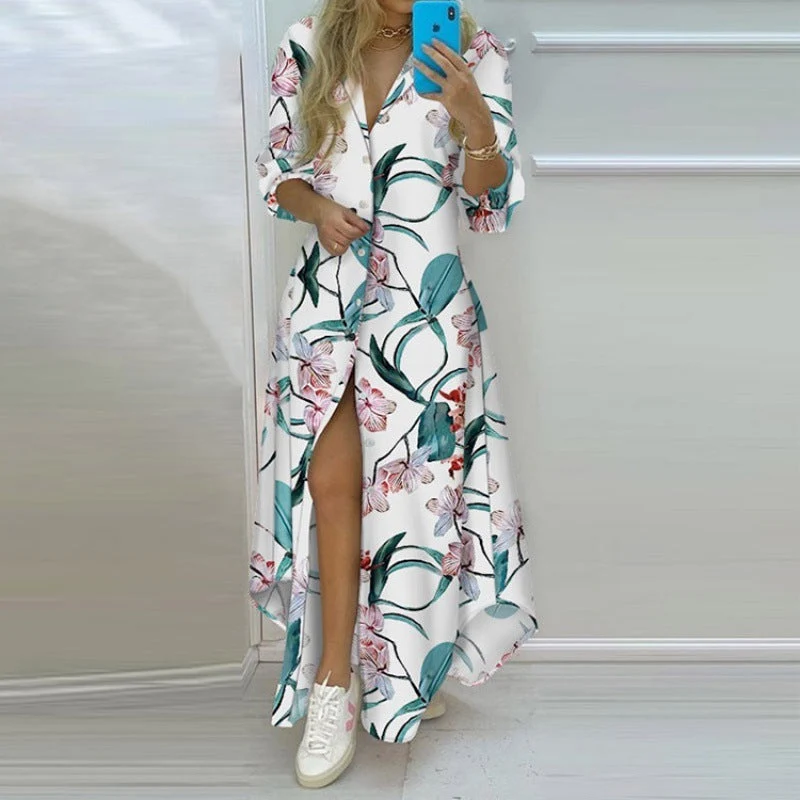 Damen Maxikleid mit Aufdruck im Zeitungslayout und seitlichem Schlitz