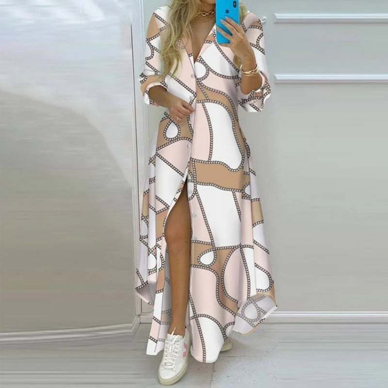 Damen Maxikleid mit Aufdruck im Zeitungslayout und seitlichem Schlitz