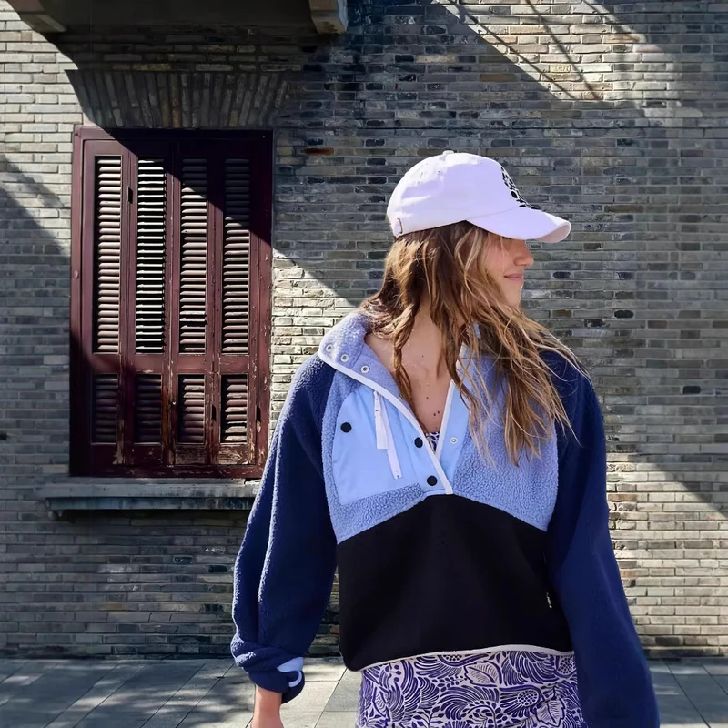 Damen Fleece-Jacke mit hohem Kragen und dekorativem Reißverschluss Nord Taschen