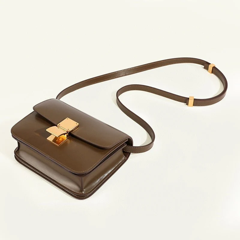 Klassische Schultertasche mit Klappe