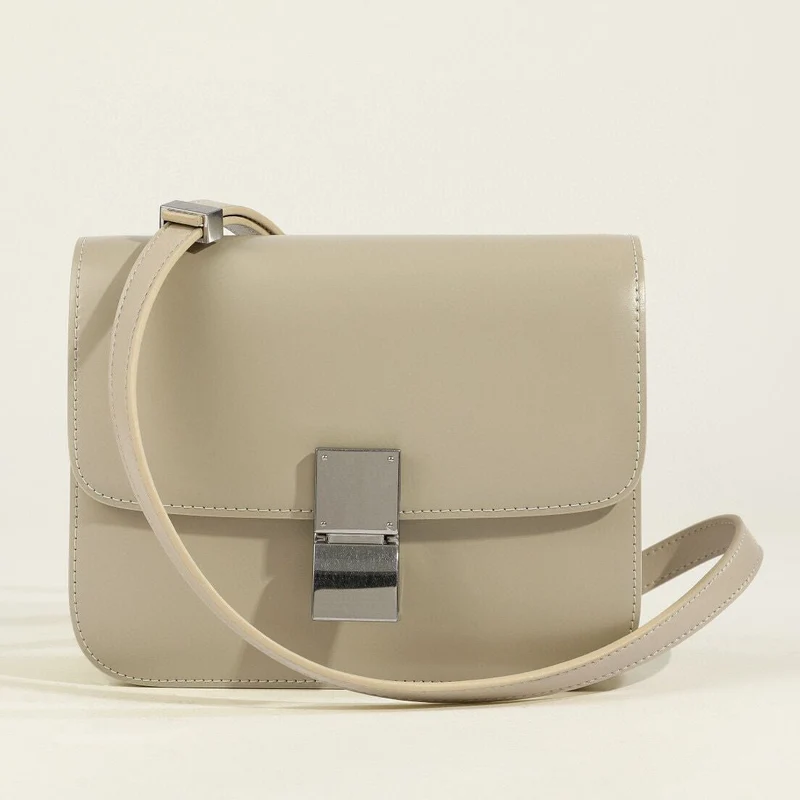 Klassische Schultertasche mit Klappe