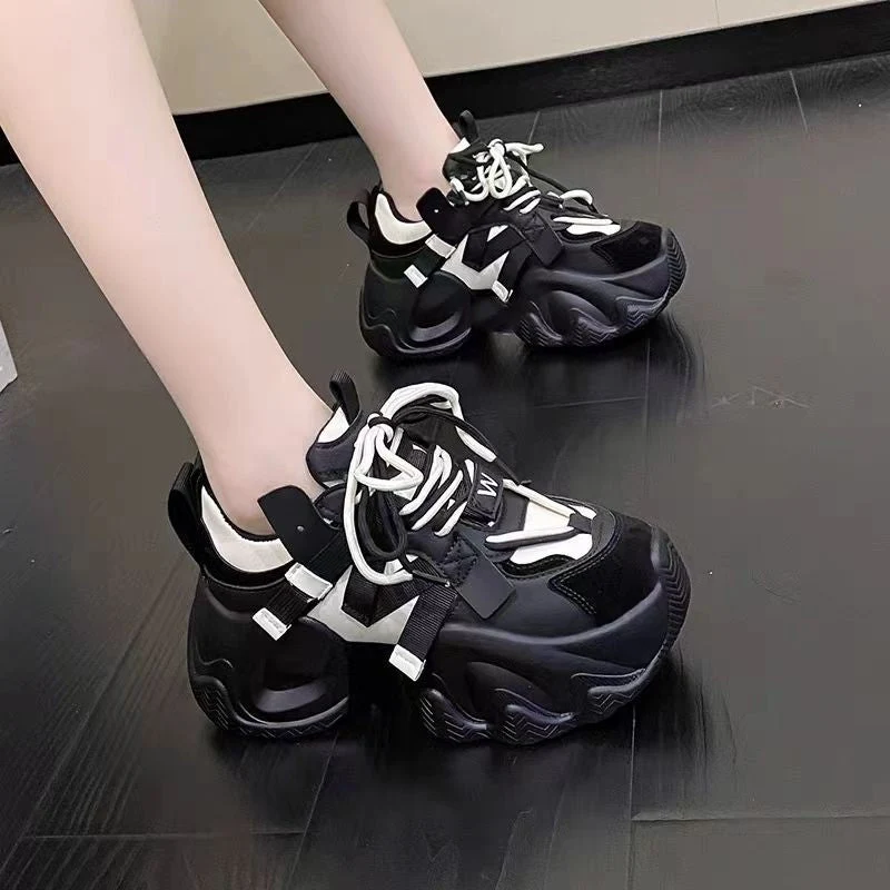 Damen Sportliche Chunky Sneakers mit innovativem Schnürsystem
