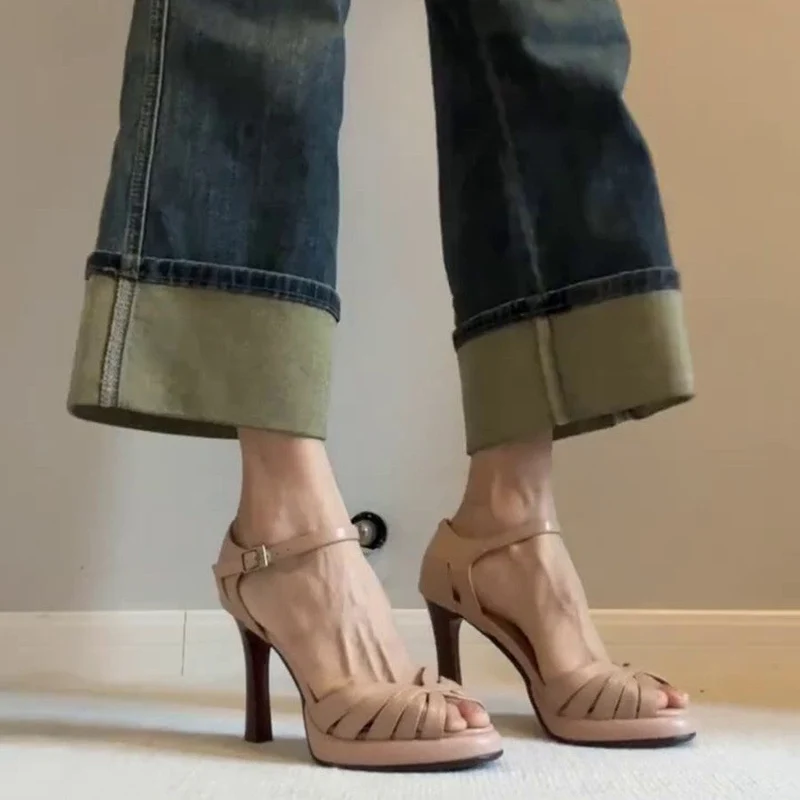 Damen Elegante Sandalen mit modischem Riemendesign und hohem Absatz