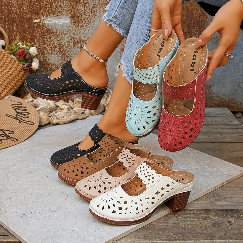 Damen Offene Clogs mit filigranem Muster und holz-ähnlichem Absatz