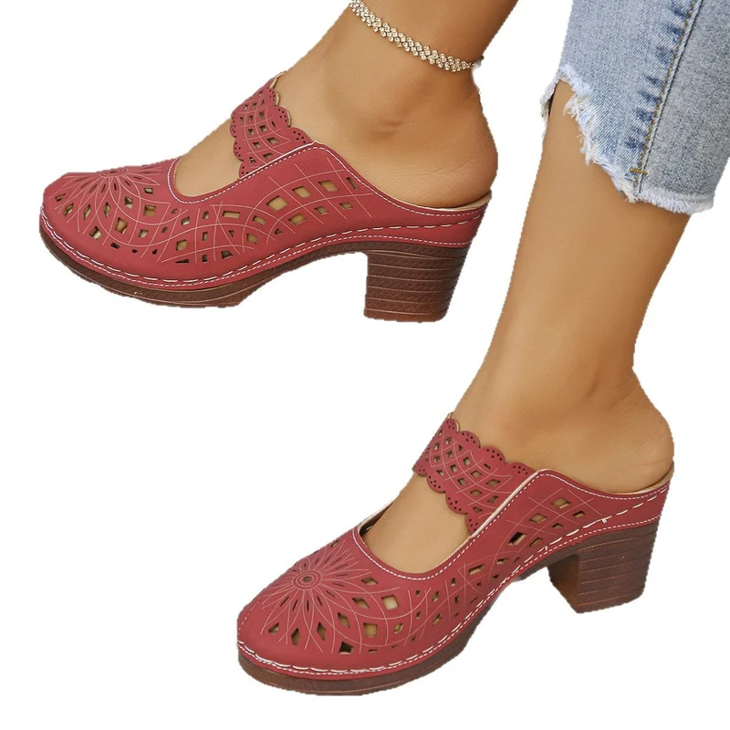 Damen Offene Clogs mit filigranem Muster und holz-ähnlichem Absatz