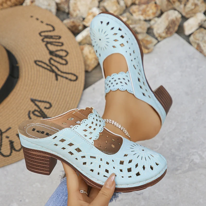Damen Offene Clogs mit filigranem Muster und holz-ähnlichem Absatz