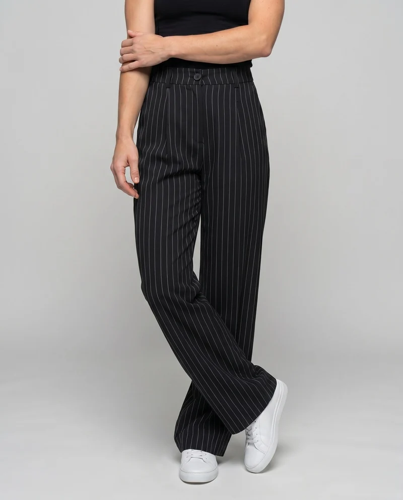 Damen Weit geschnittene Hose mit eleganten Falten und feinen Streifen