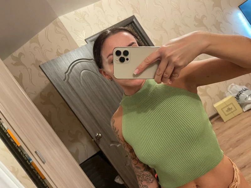Damen Halsfernes geripptes Crop-Top mit hohem Kragen Nord Taschen