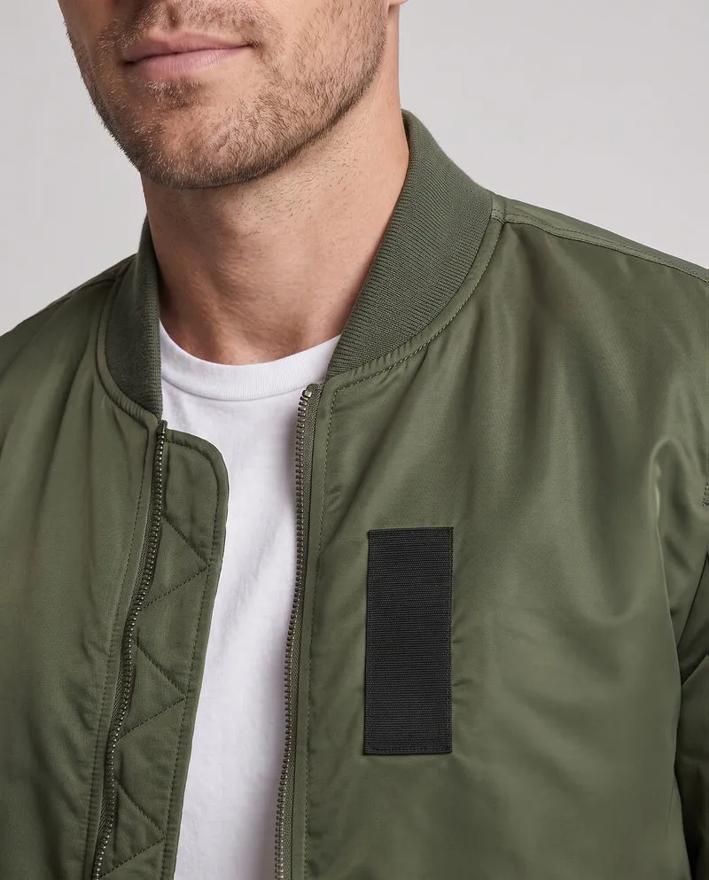 Herren gepolsterte Bomberjacke mit Camouflage-Futter und Fliegerstil-Armtasche Nord Taschen