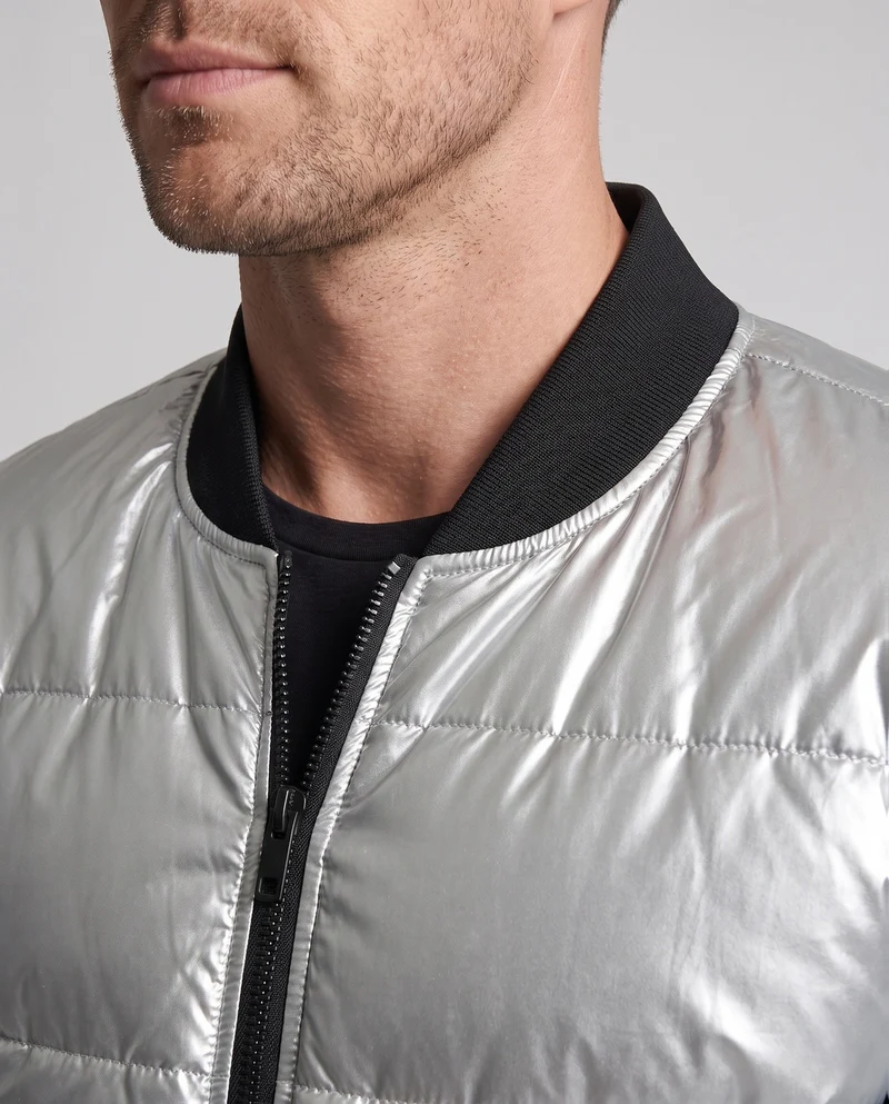 Herren gesteppte Jacke mit glänzender Oberfläche und Stehkragen Nord Taschen