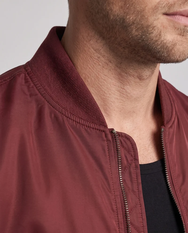 Herren isolierte Nylon Bomberjacke mit Utility-Tasche am Ärmel und gerippten Bündchen Nord Taschen