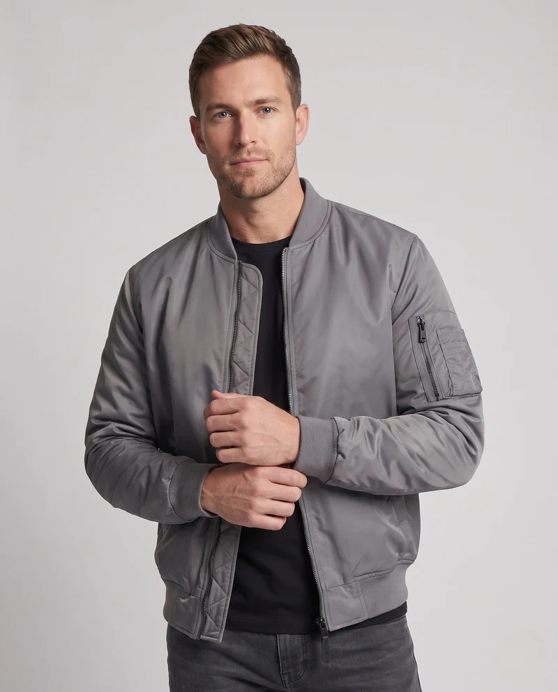 Herren isolierte MA-1 Bomber im Utility-Look mit Armtasche und geripptem Saum Nord Taschen