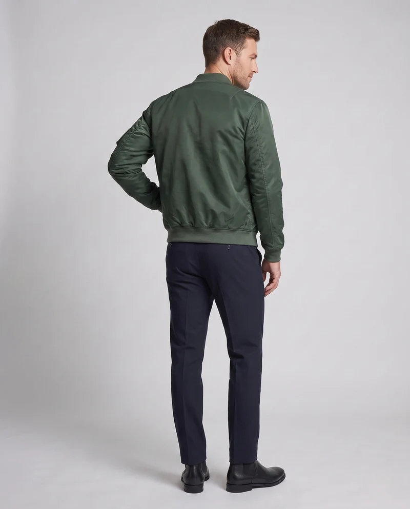 Herren klassische Nylon Bomberjacke im Pilotstil mit Utility-Tasche am Ärmelsaum und geripptem Bund Nord Taschen