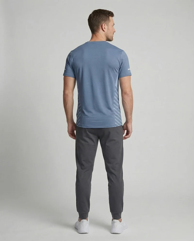 Herren nan Performance-Laufshirt mit seitlichen Mesh‑Einsätzen und reflektierenden Streifen