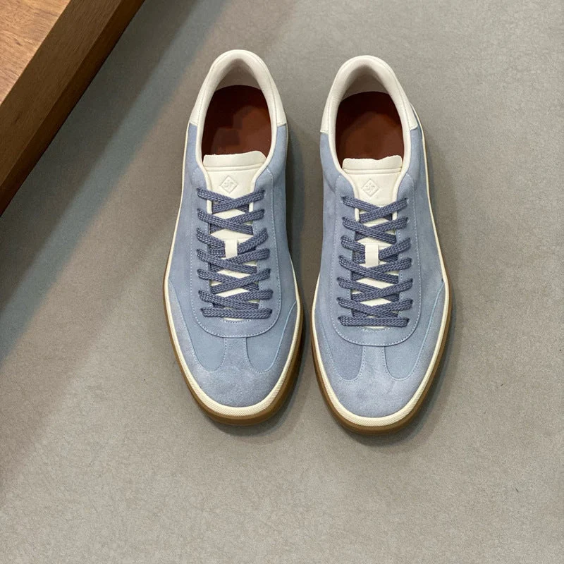 Damen Sneaker aus weichem Wildleder mit raffiniertem Schnürsystem