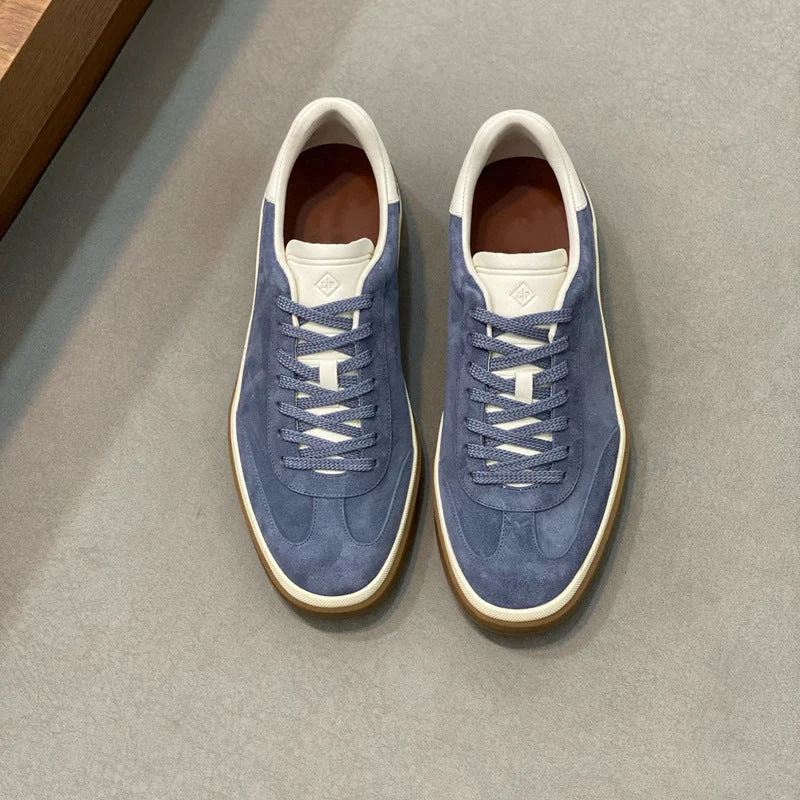 Damen Sneaker aus weichem Wildleder mit raffiniertem Schnürsystem